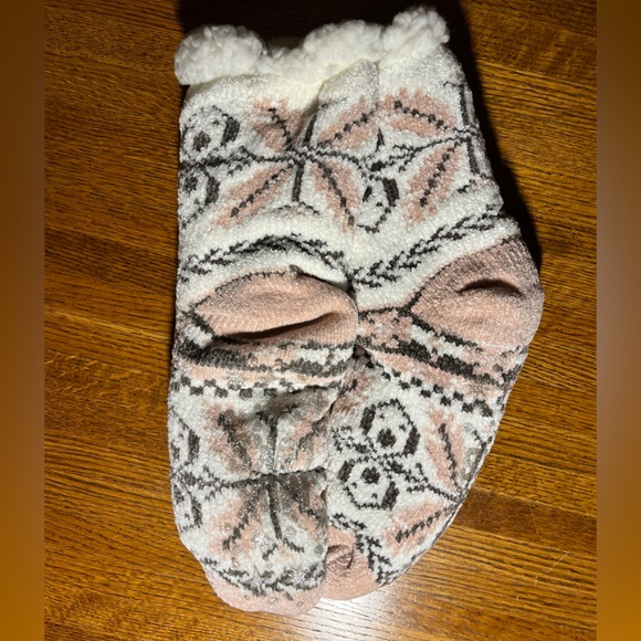 NEW Fuzzy Socks - Pink, Grey and White - Picture 2 of 3